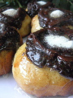 Una foto de Pan de leche con crema pastelera de chocolate
