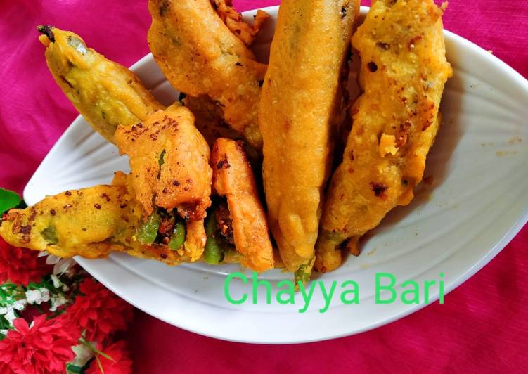 Recipe of Favorite Stuffed Green Chilli Pakodas