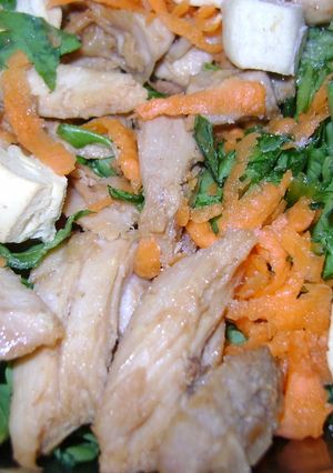 Una foto de Ensalada crocante con pollo