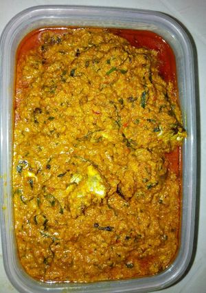 A picture of Ofe Egusi with Uziza leaves.