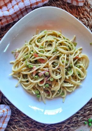 Foto di Pasta cremosa con piselli e speck
