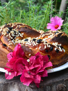 Una foto de Rosca rellena de membrillo y pasas de uva🧉
