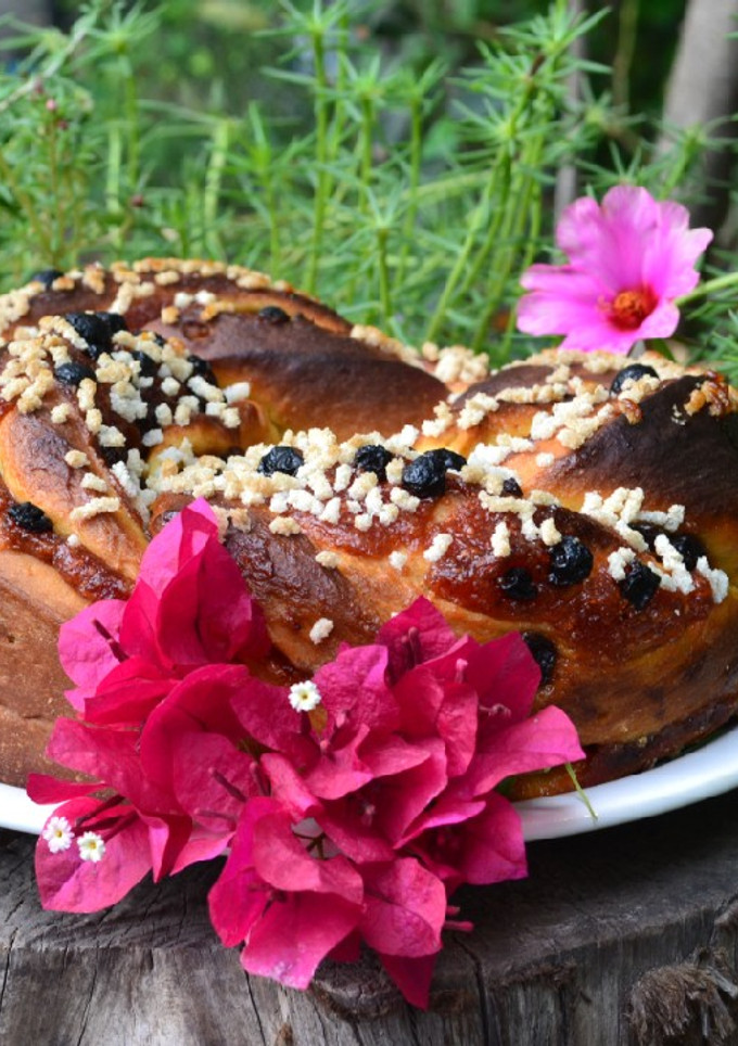 Una foto de Rosca rellena de membrillo y pasas de uva🧉