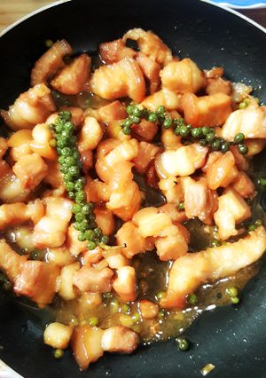 Hình của món Thịt kho tiêu xanh.