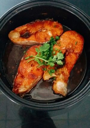 A picture of Vietnamese Braised Basa Fish in Clay Pot (Cá Basa Kho Tộ).