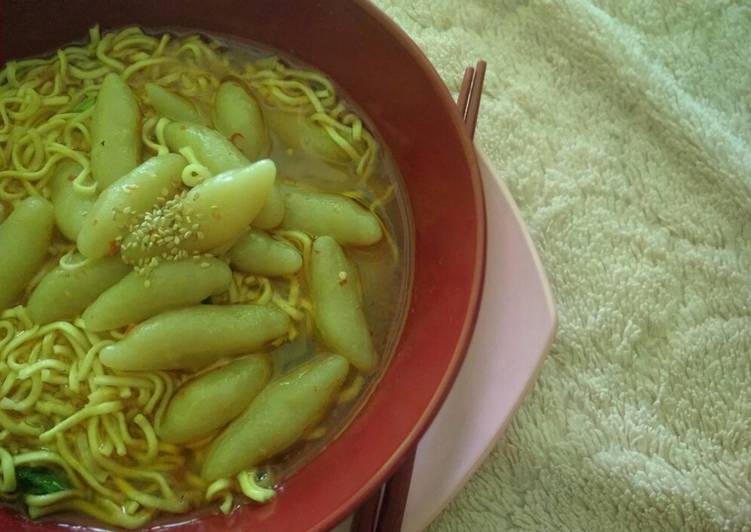 Bagaimana Membuat Tteokbokki maeun nudeul seupeu (mie pedas) Anti Gagal