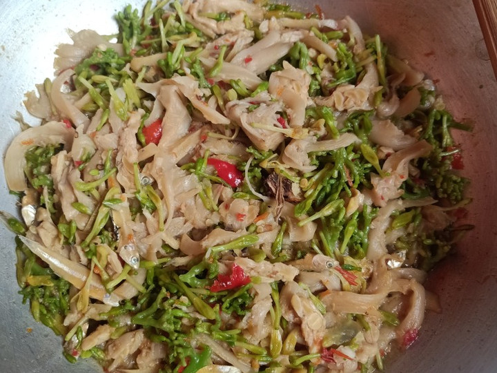 Bagaimana Menyiapkan Oseng kembang pepaya dan jamur, Lezat Sekali