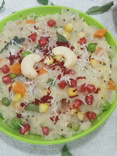 ઉપમા (Upma Recipe In Gujarati) રેસીપી મુખ્ય ફોટો