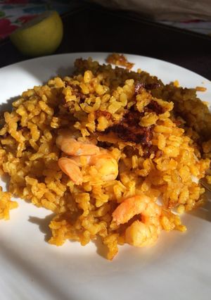 Una foto de Arroz con camarones y calamares