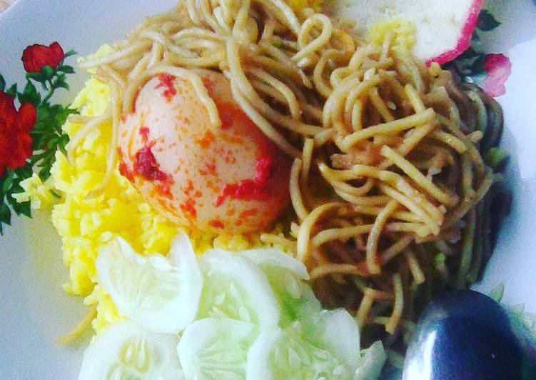 Resep Naskun,dg telor bumbu merah dan mie goreng yang Harus Anda Coba