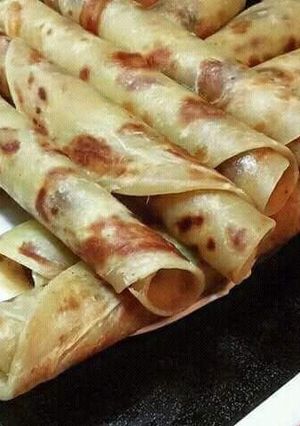 A picture of White chapatis.
