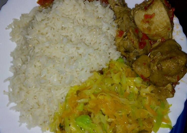 White rice with cabbage and chicken