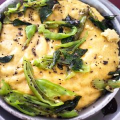 A picture of Khaman dhokla.