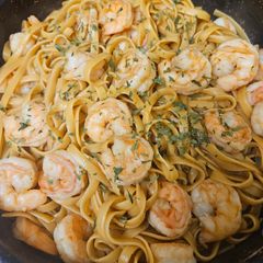 A picture of Sharon's Garlic butter noodles with shrimp.