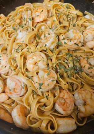 A picture of Sharon's Garlic butter noodles with shrimp.