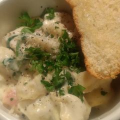 A picture of Tortellini in Garlic Cream.