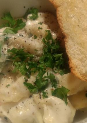 A picture of Tortellini in Garlic Cream.