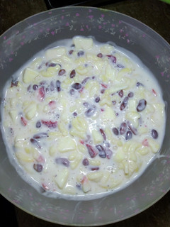 A picture of Cream bean chat.