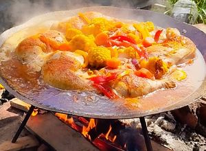 Una foto de 🔥 Pollo Rústico a la Mostaza al Disco (Un Clásico con Carácter)