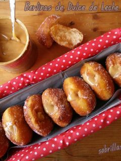 Una foto de Berlinas rellenas de dulce de leche