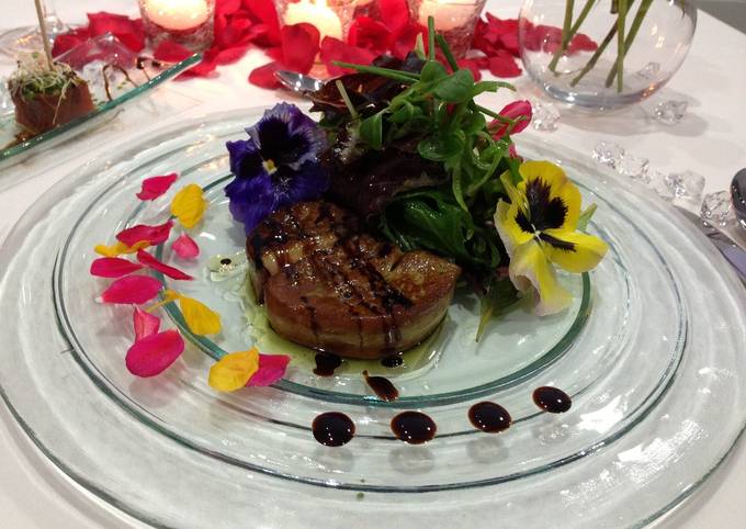 Foto principal de Ensalada tibia de foie gras de pato