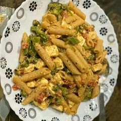 A picture of White sauce paneer pasta.
