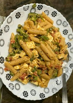 A picture of White sauce paneer pasta.
