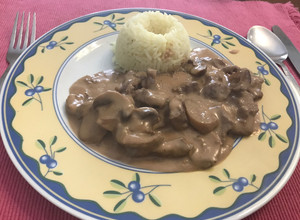 Una foto de Strogonoff tradicional