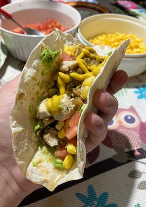 Una foto de Tacos con salsa Taquera picante 🌮🌶