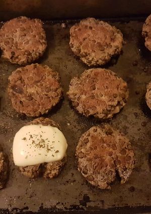 Una foto de Hamburguesas de lentejas con salteado de verduras