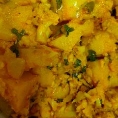 A picture of Aloo gobhi masala.
