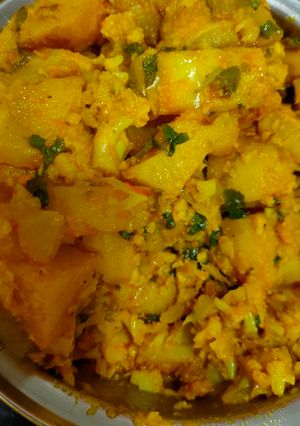 A picture of Aloo gobhi masala.
