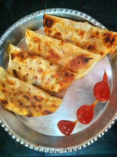 ক্রিস্পি ভেজিস ফোল্ড (crispy veggies fold recipe in Bengali) রেসিপির প্রধান ছবি