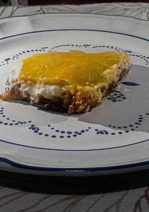 Una foto de Moussaka griega inspirada en carne a la boloñesa