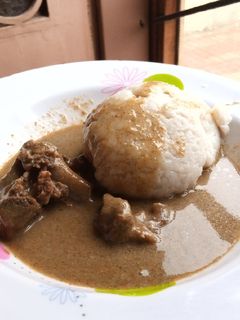 Tuwon shinkafa da miyar kuka ainihin hoton girkin