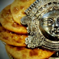 A picture of Aloo kachori.