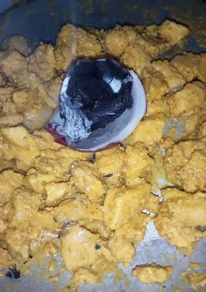 A picture of Smoked chicken tikka chunks.