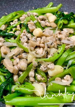 Hình của món Hến Xào Rau Muống.