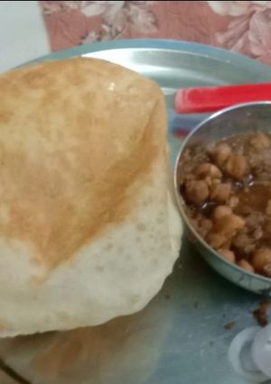 छोले भटूरे (chole bhature recipe in Hindi) रेसिपी मुख्य फोटो