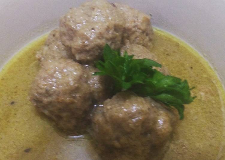 Bola bola daging kuah kari
