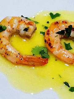 Una foto de Langostinos con vinagreta de mango y cilantro