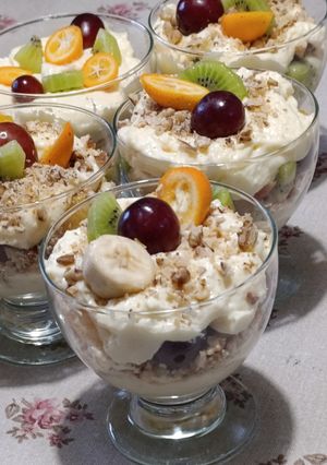 Krémes, gyümölcsös pohár desszert recept fotója