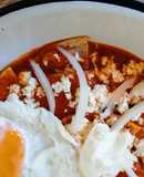 Chilaquiles muy rojos, a los 3 chiles 🌶️🍅🍲