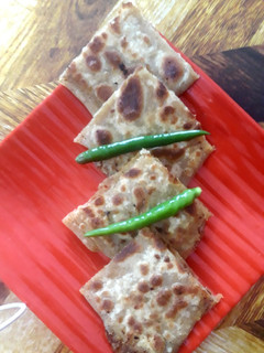 अचारी पराठा (Achari paratha recipe in Hindi) रेसिपी मुख्य फोटो