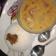 A picture of Daal gosht chawal😋.