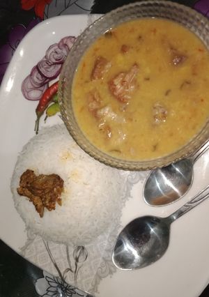 A picture of Daal gosht chawal😋.