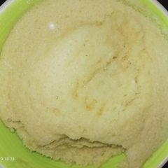 A picture of 3 flour dessert(cake).