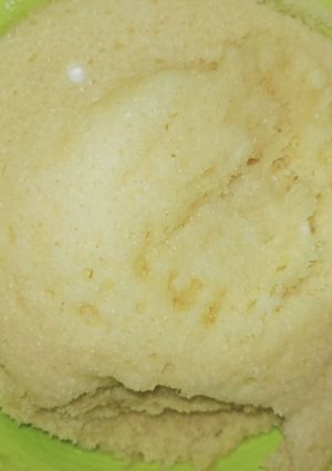 A picture of 3 flour dessert(cake).