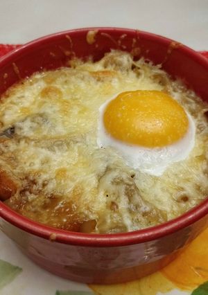 A picture of French Onion Soup (Gratinée).