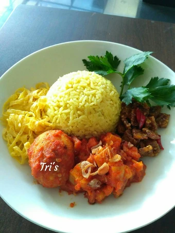 Cara Mudah Membikin Resep  Nasi Kuning Magic Com praktis yang Bisa Manjain Lidah, Sempurna
